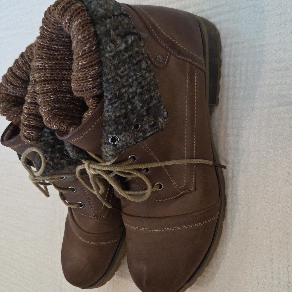 Refresh Women's Brown Ankle Bootie - Picture 3 of 7